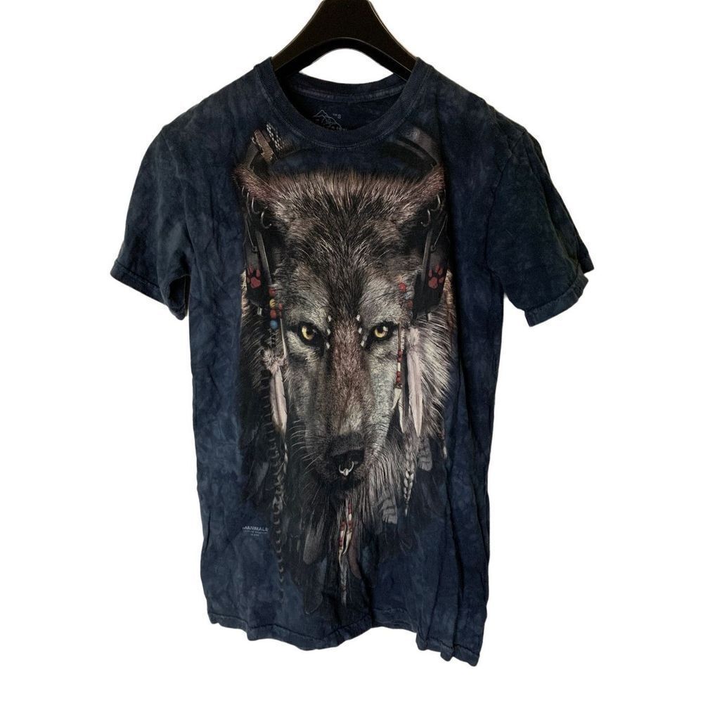 The Mountain Wolf t shirt size small
